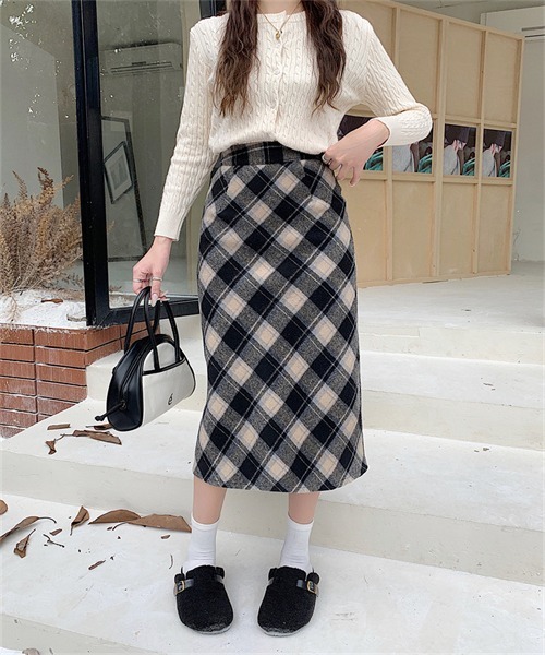 Dream garden(ドリームガーデン)の「バックスリットチェック柄スカート(スカート・レディース・ブラック/ベージュ/レッド・S/L/XL/M)」の5枚目の写真