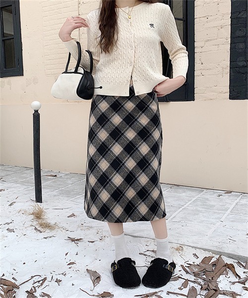 Dream garden(ドリームガーデン)の「バックスリットチェック柄スカート(スカート・レディース・ブラック/ベージュ/レッド・S/L/XL/M)」の7枚目の写真