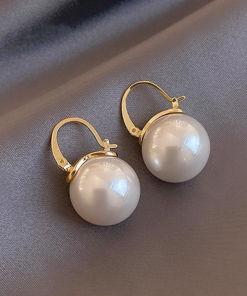 Lace Ladies(レースレディース)の「ソリッド パール ゴールド フック ピアス(ピアス(両耳用)・レディース・グレイッシュベージュ/ピンク/ホワイト・FREE)」の13枚目の写真