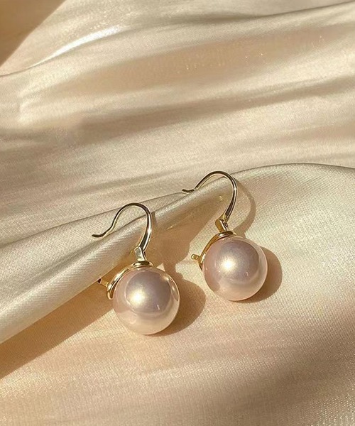 Lace Ladies(レースレディース)の「ソリッド パール ゴールド フック ピアス(ピアス(両耳用)・レディース・グレイッシュベージュ/ピンク/ホワイト・FREE)」の10枚目の写真