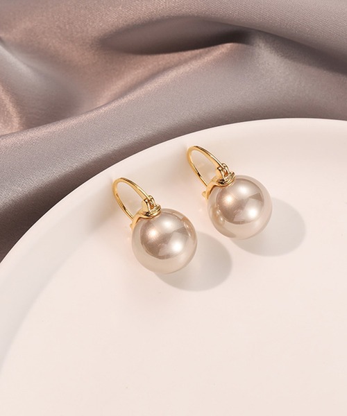 Lace Ladies(レースレディース)の「ソリッド パール ゴールド フック ピアス(ピアス(両耳用)・レディース・グレイッシュベージュ/ピンク/ホワイト・FREE)」の8枚目の写真