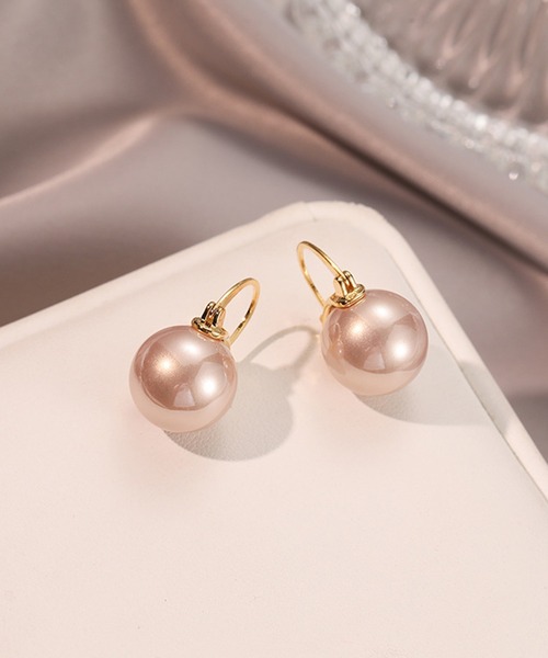 Lace Ladies(レースレディース)の「ソリッド パール ゴールド フック ピアス(ピアス(両耳用)・レディース・グレイッシュベージュ/ピンク/ホワイト・FREE)」の7枚目の写真