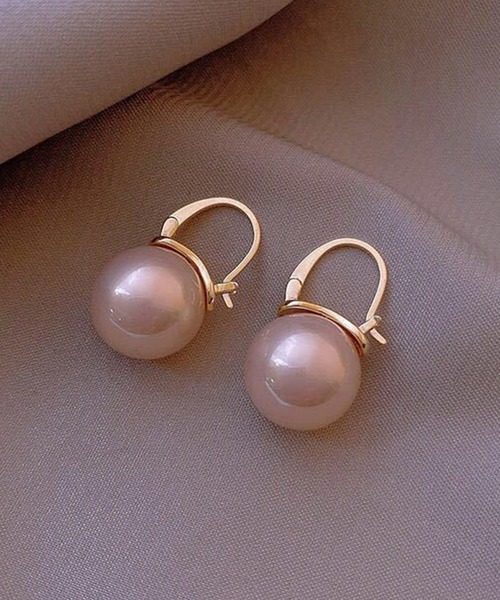 Lace Ladies(レースレディース)の「ソリッド パール ゴールド フック ピアス(ピアス(両耳用)・レディース・グレイッシュベージュ/ピンク/ホワイト・FREE)」の4枚目の写真