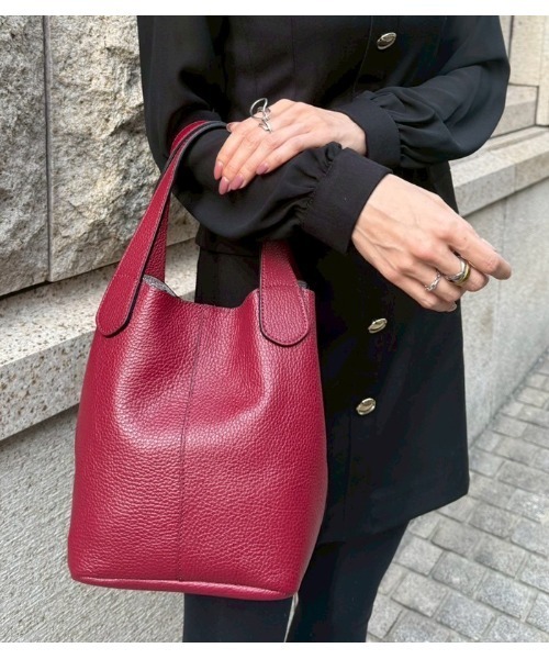 RIPANI(リパーニ)の「★【RIPANI/リパーニ】ANNAレザートートバッグ(中)(トートバッグ・レディース・ホワイト/ベージュ/ブラック/ピンク/ライトブルー/グレー/イエロー/ブルー系その他/アイボリー/ピンク系その他/ライトブラウン・FREE)」の4枚目の写真