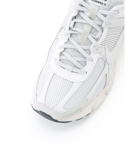 NIKE(ナイキ)の「【NIKE】BV1358-001 ZOOM VOMERO 5 ズーム ボメロ 5(スニーカー・メンズ・ホワイト・26.5cm/27cm/27.5cm/28cm/28.5cm/29cm)」の5枚目の写真