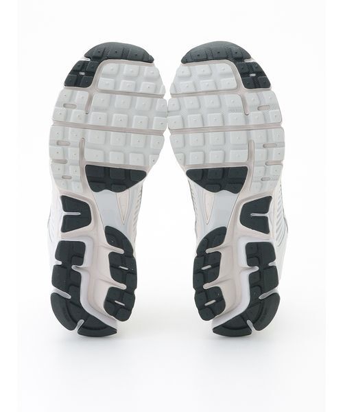 NIKE(ナイキ)の「【NIKE】BV1358-001 ZOOM VOMERO 5 ズーム ボメロ 5(スニーカー・メンズ・ホワイト・26.5cm/27cm/27.5cm/28cm/28.5cm/29cm)」の2枚目の写真