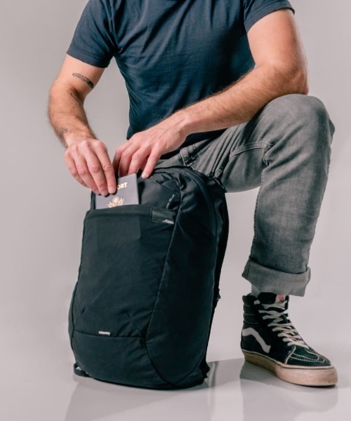 Matador（マタドール）の「【Matador】REFRACTION PACKABLE BACKPACK（バックパック/リュック・メンズ・ブラック・FREE）」の16枚目の写真