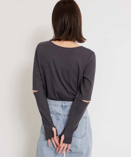 SENSE OF PLACE by URBAN RESEARCH(センスオブプレイスバイアーバンリサーチ)の「エルボースリットコンパクトトップ(Tシャツ/カットソー・レディース・アイボリー/チャコールグレー/レッド・ONE)」の16枚目の写真