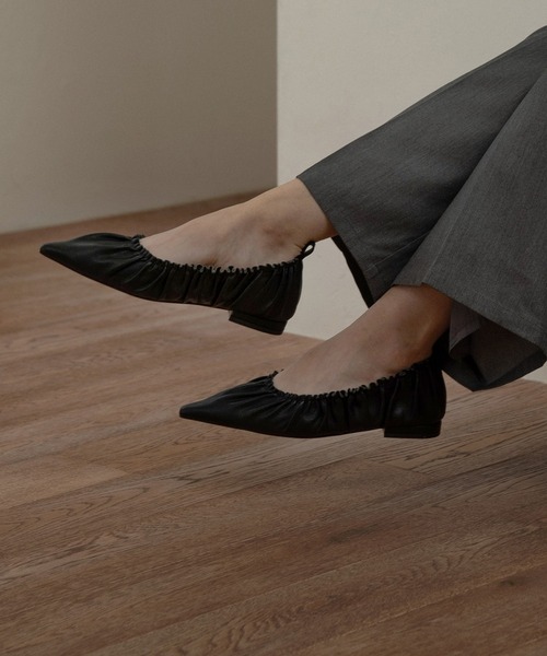 I_am（アイアム）の「gather flat shoes / ギャザーフラットシューズ（パンプス・レディース・アイボリー/ブラック/シルバー・SMALL/MEDIUM/LARGE）」の9枚目の写真