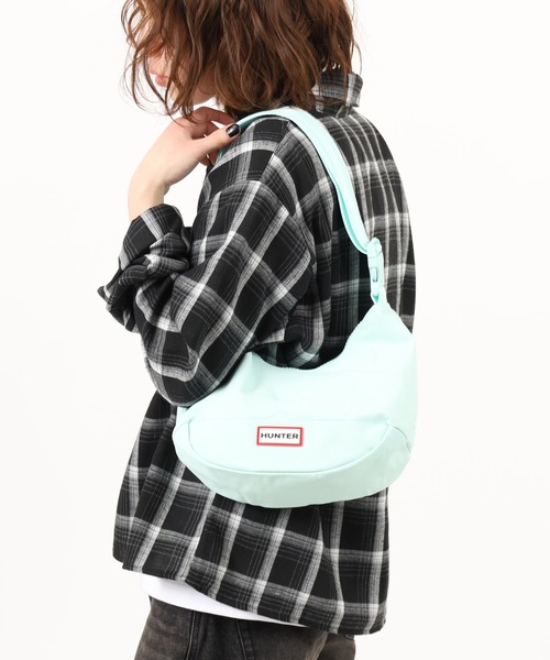 HUNTER（ハンター）の「HUNTER ナイロン ミニ ホーボー（ショルダーバッグ・レディース・オフホワイト/ブラック/オレンジ/グリーン/ピンク/ミント・FREE）」の16枚目の写真
