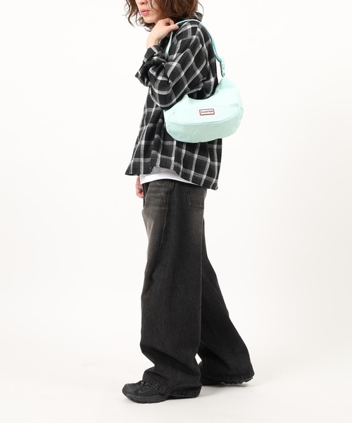 HUNTER（ハンター）の「HUNTER ナイロン ミニ ホーボー（ショルダーバッグ・レディース・オフホワイト/ブラック/オレンジ/グリーン/ピンク/ミント・FREE）」の15枚目の写真