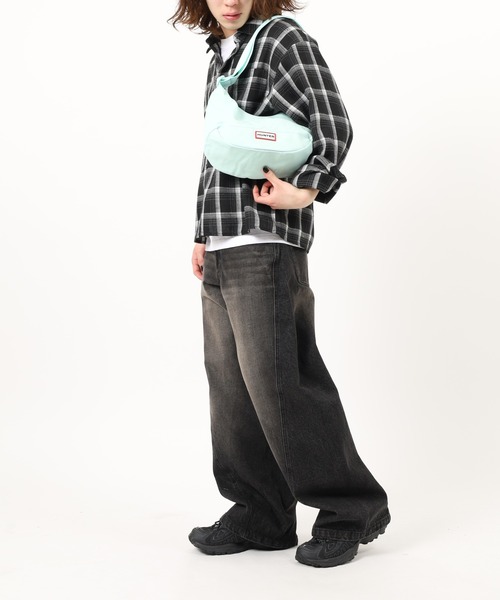 HUNTER（ハンター）の「HUNTER ナイロン ミニ ホーボー（ショルダーバッグ・レディース・オフホワイト/ブラック/オレンジ/グリーン/ピンク/ミント・FREE）」の14枚目の写真