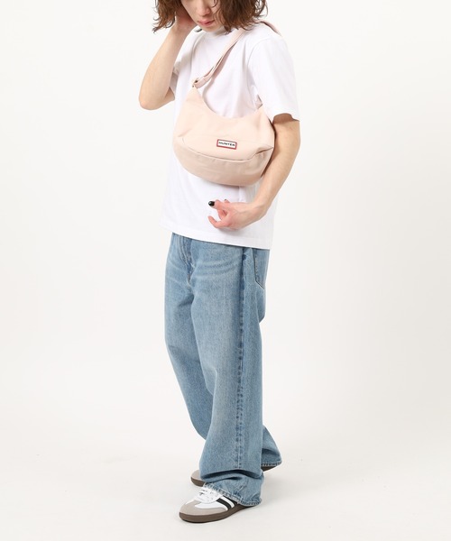 HUNTER（ハンター）の「HUNTER ナイロン ミニ ホーボー（ショルダーバッグ・レディース・オフホワイト/ブラック/オレンジ/グリーン/ピンク/ミント・FREE）」の10枚目の写真