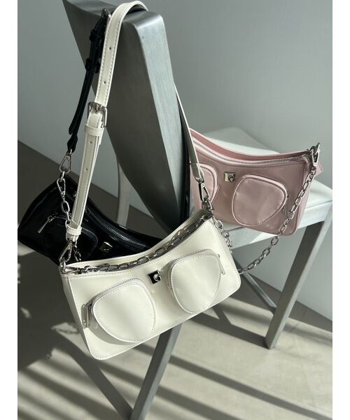 EMODA（エモダ）の「アウトポケットショルダーバッグ（ショルダーバッグ・レディース・ホワイト/ブラック/ピンク・FREE）」の4枚目の写真