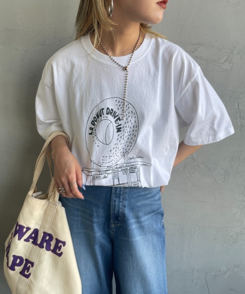 FUNG（ファング）の「[FUNG/ファング] LA.DONUT FRONT カットオフプリントTシャツ（Tシャツ/カットソー・レディース・ベージュ/ホワイト・M）」の3枚目の写真