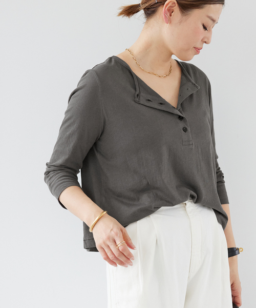 THE GREAT（ザグレイト）の「【THE GREAT/ザ グレート】 THE CROP SLEEP HENLEY（Tシャツ/カットソー・レディース・ブラック系その他・FREE）」の2枚目の写真