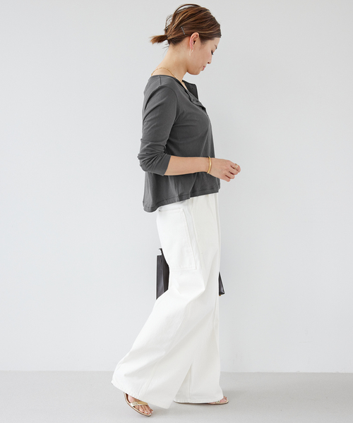 THE GREAT（ザグレイト）の「【THE GREAT/ザ グレート】 THE CROP SLEEP HENLEY（Tシャツ/カットソー・レディース・ブラック系その他・FREE）」の4枚目の写真