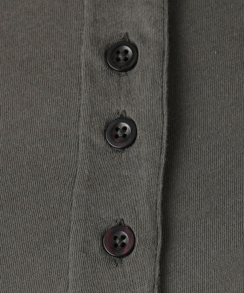 THE GREAT（ザグレイト）の「【THE GREAT/ザ グレート】 THE CROP SLEEP HENLEY（Tシャツ/カットソー・レディース・ブラック系その他・FREE）」の19枚目の写真