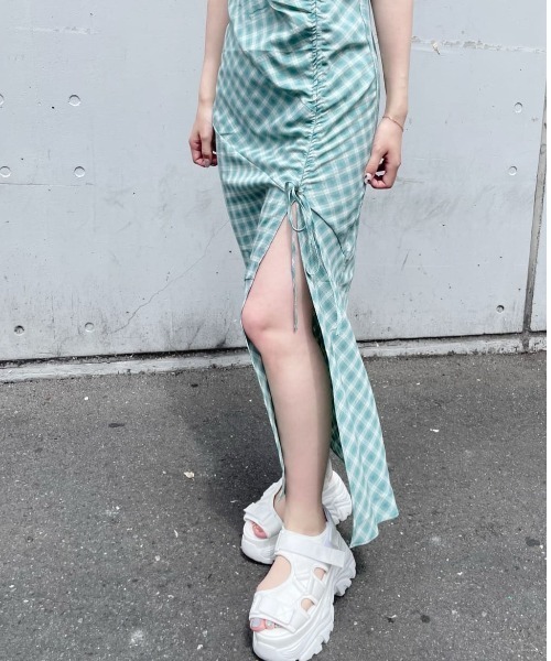 RAY CASSIN（レイカズン）の「チェックドロストキャミワンピース（ワンピース・レディース・ブラック/ブルー/グリーン・FREE）」の12枚目の写真