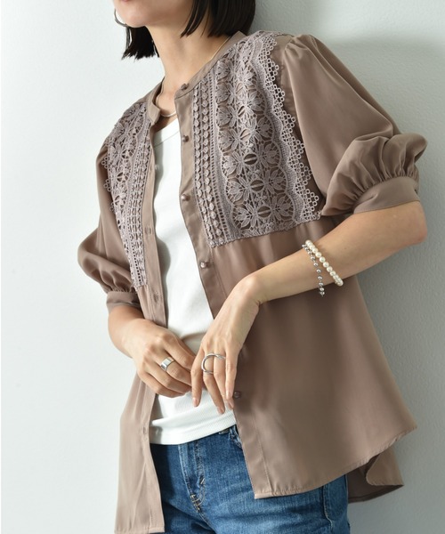 INTERPLANET(インタープラネット)の「デシン*レース5分袖ブラウス(シャツ/ブラウス・レディース・オフホワイト/グレイッシュベージュ/ブラック・FREE)」の3枚目の写真