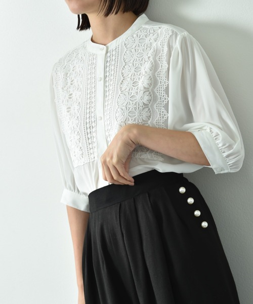 INTERPLANET(インタープラネット)の「デシン*レース5分袖ブラウス(シャツ/ブラウス・レディース・オフホワイト/グレイッシュベージュ/ブラック・FREE)」の4枚目の写真