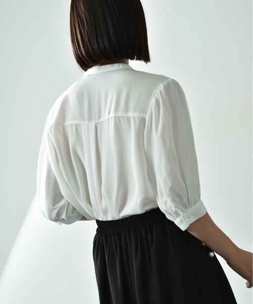 INTERPLANET(インタープラネット)の「デシン*レース5分袖ブラウス(シャツ/ブラウス・レディース・オフホワイト/グレイッシュベージュ/ブラック・FREE)」の6枚目の写真