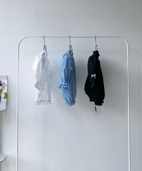 AS KNOW AS plus（アズノゥアズプラス）の「◎シャーリングギャザーちりばめリボン5分袖ブラウス（シャツ/ブラウス・レディース・ブラック/ブルー/オフホワイト・FREE）」の12枚目の写真