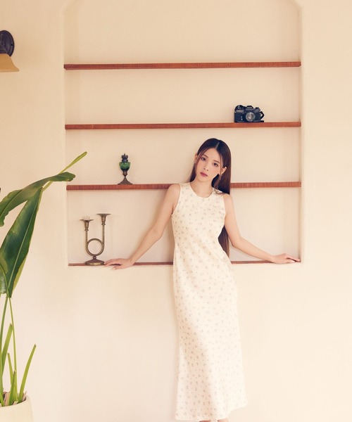 FOREVER 21(フォーエバー トゥエンティーワン)の「サテンワンピース(ワンピース・レディース・イエロー/ホワイト・SMALL/MEDIUM)」の20枚目の写真