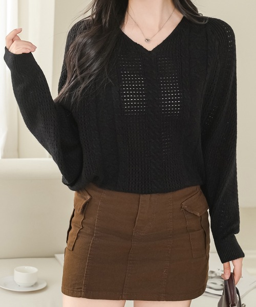 Lace Ladies(レースレディース)の「Vネック 透かし編み バルーン ニット プルオーバー(ニット/セーター・レディース・ピンク/ブラック/アイボリー/グレイッシュベージュ・FREE)」の2枚目の写真
