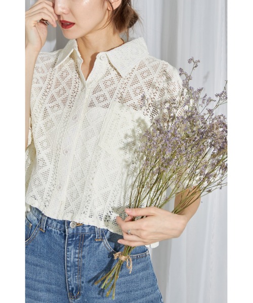 &. NOSTALGIA(アンドドットノスタルジア)の「【ZOZO限定】レースクロップドシャツ(シャツ/ブラウス・レディース・アイボリー/ブラック・M)」の2枚目の写真