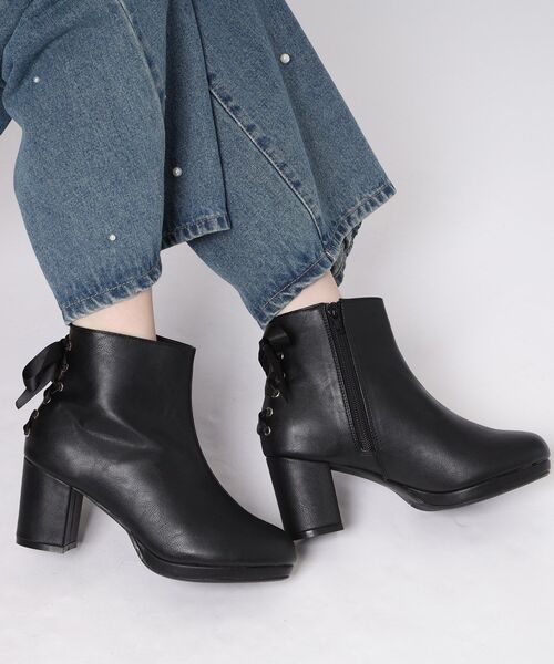 cs T&P(シーエスティーアンドピー)の「バックリボンレースアップブーツ(ブーツ・レディース・ブラック/アイボリー/ブラック系/ベージュ系・LL/L/M/S)」の19枚目の写真