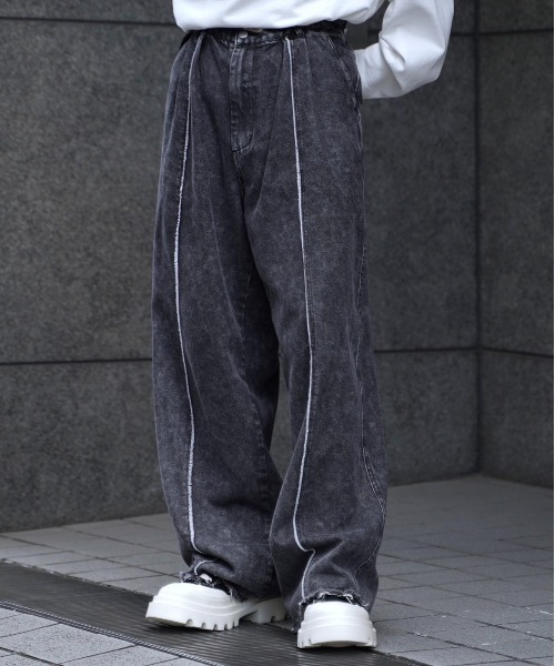 INTER FACTORY(インターファクトリー)の「しの - Vintage Like Chemical Wash Fringe Denim Slacks / ヴィンテージライクケミカルウォッシュフリンジデニムスラックス made in INTER FACTORY(スラックス・メンズ・ブラック/ブルー・SMALL/MEDIUM/LARGE)」の1枚目の写真