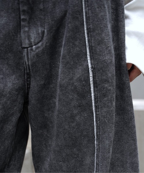 INTER FACTORY(インターファクトリー)の「しの - Vintage Like Chemical Wash Fringe Denim Slacks / ヴィンテージライクケミカルウォッシュフリンジデニムスラックス made in INTER FACTORY(スラックス・メンズ・ブラック/ブルー・SMALL/MEDIUM/LARGE)」の14枚目の写真