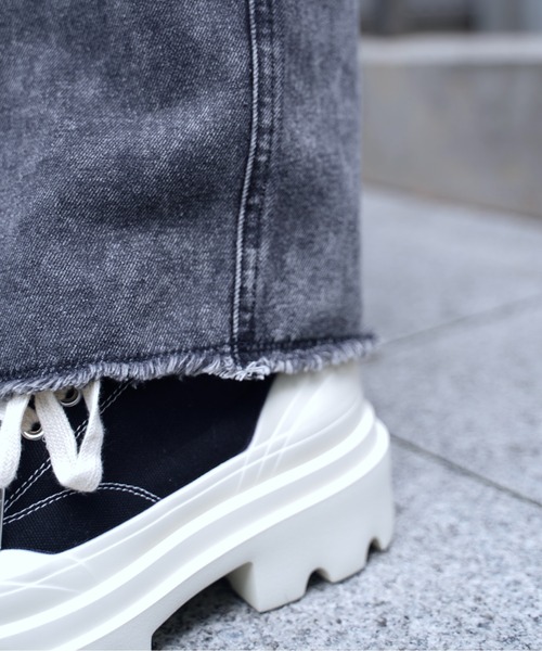 INTER FACTORY(インターファクトリー)の「しの - Vintage Like Chemical Wash Fringe Denim Slacks / ヴィンテージライクケミカルウォッシュフリンジデニムスラックス made in INTER FACTORY(スラックス・メンズ・ブラック/ブルー・SMALL/MEDIUM/LARGE)」の15枚目の写真