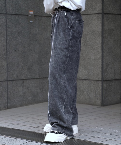INTER FACTORY(インターファクトリー)の「しの - Vintage Like Chemical Wash Fringe Denim Slacks / ヴィンテージライクケミカルウォッシュフリンジデニムスラックス made in INTER FACTORY(スラックス・メンズ・ブラック/ブルー・SMALL/MEDIUM/LARGE)」の8枚目の写真