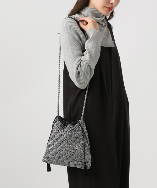 BAYFLOW(ベイフロー)の「ラメアミ巾着ショルダー(ショルダーバッグ・レディース・ブラック/シルバー・FREE)」の2枚目の写真