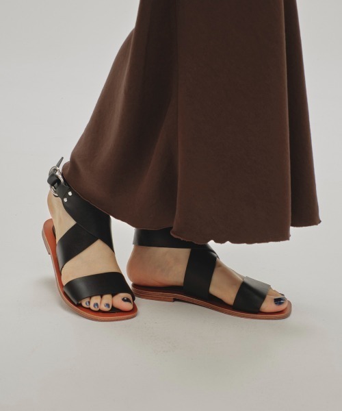 TODAYFUL（トゥデイフル）の「Flat Belt Sandals（サンダル・レディース・キナリ/ブラック・36inch/37inch/38inch）」の2枚目の写真