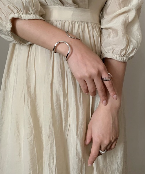 ciite'（シーテ）の「ダブルラインバングル（バングル/リストバンド・レディース・シルバー/ゴールド・FREE）」の10枚目の写真