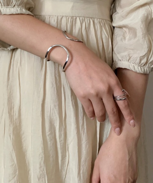 ciite'（シーテ）の「ダブルラインバングル（バングル/リストバンド・レディース・シルバー/ゴールド・FREE）」の14枚目の写真