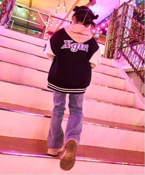 X-girl Stages(エックスガールステージス)の「ひざハート切替フレアデニムパンツ(デニムパンツ・キッズ・ブルー/ブラック・140cm/130cm/120cm/110cm/100cm/90cm/80cm)」の4枚目の写真