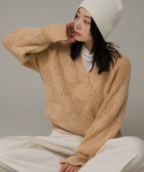 URBAN RESEARCH Sonny Label（アーバンリサーチサニーレーベル）の「Vネック配色スクエアパターンニット（ニット/セーター・レディース・ホワイト系その他/ベージュ系その他/ブルー系その他・FREE）」の2枚目の写真