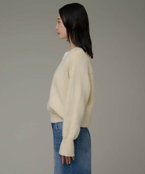 URBAN RESEARCH Sonny Label(アーバンリサーチサニーレーベル)の「Vネック配色スクエアパターンニット(ニット/セーター・レディース・ホワイト系その他/ベージュ系その他/ブルー系その他・FREE)」の5枚目の写真