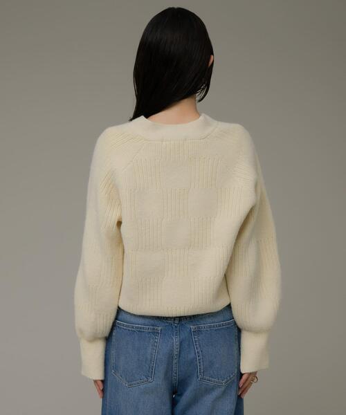 URBAN RESEARCH Sonny Label(アーバンリサーチサニーレーベル)の「Vネック配色スクエアパターンニット(ニット/セーター・レディース・ホワイト系その他/ベージュ系その他/ブルー系その他・FREE)」の6枚目の写真