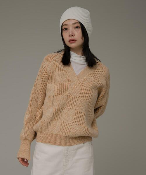 URBAN RESEARCH Sonny Label(アーバンリサーチサニーレーベル)の「Vネック配色スクエアパターンニット(ニット/セーター・レディース・ホワイト系その他/ベージュ系その他/ブルー系その他・FREE)」の12枚目の写真