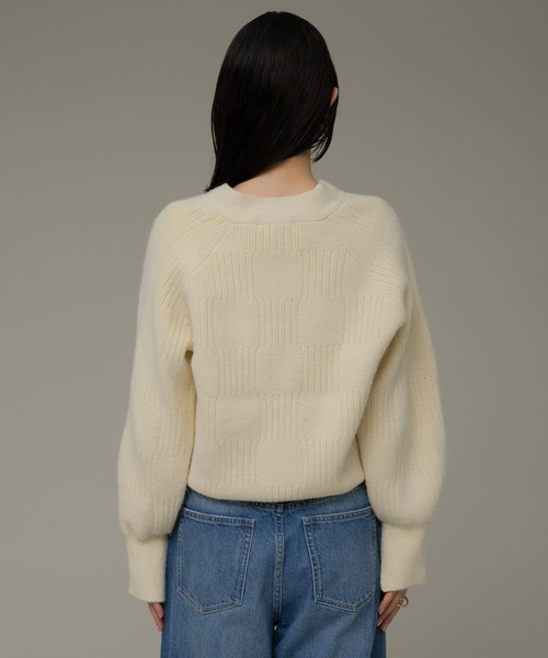 URBAN RESEARCH Sonny Label（アーバンリサーチサニーレーベル）の「Vネック配色スクエアパターンニット（ニット/セーター・レディース・ホワイト系その他/ベージュ系その他/ブルー系その他・FREE）」の15枚目の写真