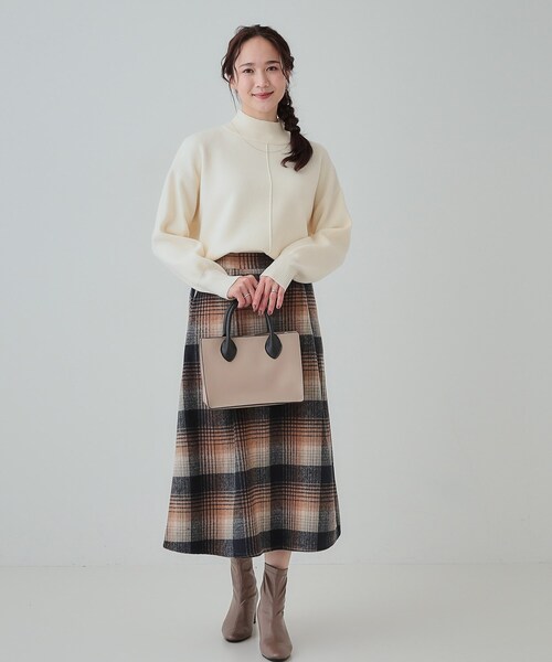 SHOO・LA・RUE(シューラルー)の「【洗える/ちくちくしにくい/静電気軽減】スウェットライク ハイネックニット(ニット/セーター・レディース・アイボリー/オレンジ/ダークグレー/ライトブルー・04/03/02/01)」の18枚目の写真