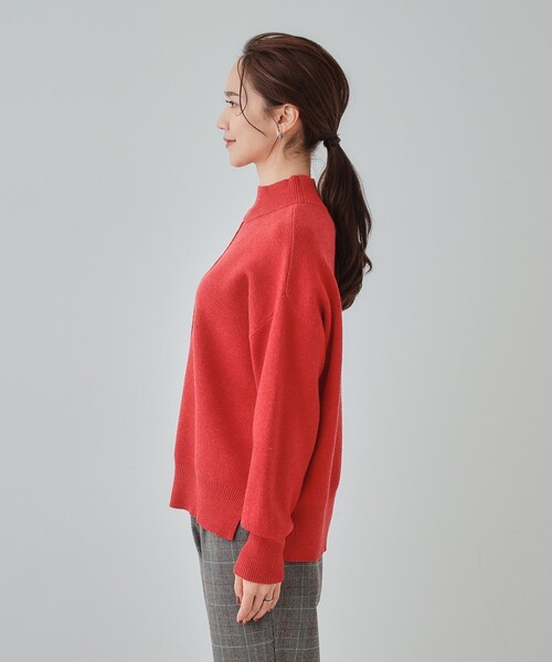 SHOO・LA・RUE(シューラルー)の「【洗える/ちくちくしにくい/静電気軽減】スウェットライク ハイネックニット(ニット/セーター・レディース・アイボリー/オレンジ/ダークグレー/ライトブルー・04/03/02/01)」の7枚目の写真