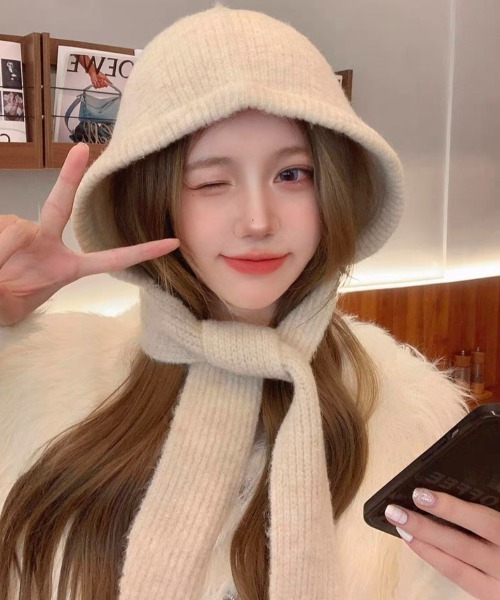 CELENA BEATS（セレナビーツ）の「イヤーフラット変形ニットキャップ