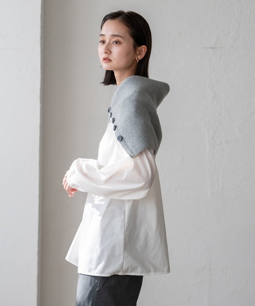 VitaFelice（ヴィータフェリーチェ）の「ボタン付き3WAYネックウォーマー（ストール/ショール・レディース・グレー/ブラック/アイボリー・FREE）」の6枚目の写真