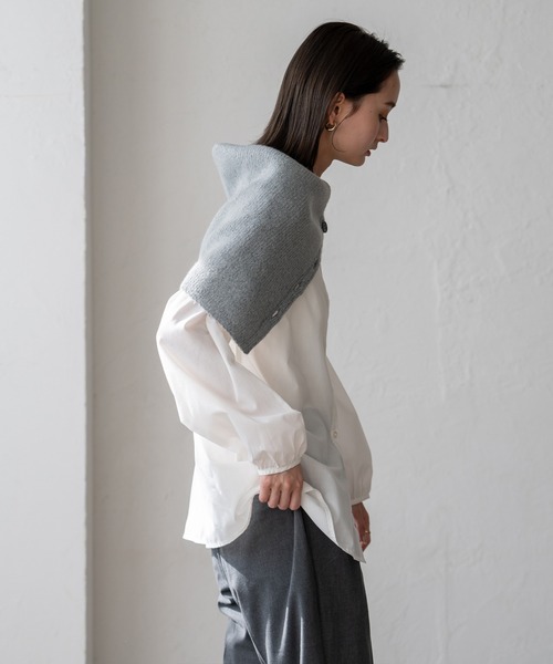 VitaFelice（ヴィータフェリーチェ）の「ボタン付き3WAYネックウォーマー（ストール/ショール・レディース・グレー/ブラック/アイボリー・FREE）」の8枚目の写真